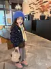 Jaqueta matelassê de manga comprida para meninas, outono e inverno, novo estilo 2026, design casual de desenho animado, com zíper, peça externa de algodão espessada