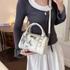 Bolso de mano de bowling de nicho de alta gama para mujer, piel brillante, nuevo bolso versátil de moda para chicas a la moda, adecuado para ir al trabajo, bolso de hombro y cruzado