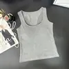 Camiseta sin mangas de malla transpirable en la espalda, estilo sexy de chica popular, algodón esponjoso con empalmes, espalda cruzada, para usar al salir o como capa base con almohadillas en el pecho 3593