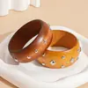 Pulsera Geométrica Redonda de Madera China Retro con Remaches de Estrella Joyería de Mano Elegante de Gama Alta Simple de Nicho de Moda para Mujeres