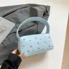 Bolsa Satchel Estilo Novo Verão 2025 Bolsa Personalizada Bolsa de Ombro Retrô Europeia e Americana Tendência Bolsa de Axila Fashion com Rebites