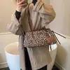 Bolsa Tote Estampada de Leopardo de Grande Capacidade para Mulheres 2025 Nova Moda Outono Bolsa de Ombro para o Dia a Dia Retro Bolsa Carteiro Bolsa de Braço
