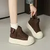 Nuevas zapatillas de plataforma, versátiles y elegantes, con suela gruesa para mayor altura, perfectas para principios de otoño, zapatos de caña alta para mujer con cordones, estilo casual de moda 2026