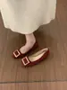 Sapatos Mary Jane de camurça com fivela quadrada metálica estilo coreano, coleção nova 2025, perfeitos com vestidos, elegantes e adequados para usar à noite e no dia a dia.