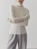 Camiseta de Punto Simple Gris de Cuello Alto Medio Francés de Alta Gama para Mujer Otoño e Invierno Suéter Ajustado con Top en Capas