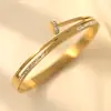 Atacado Transfronteiriço Feminino Ouro Galvanizado Feminino Joias de Alta Qualidade Não Desbotam Unhas com Diamante Pulseira de Aço Titânio