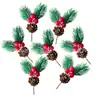 Simulación navideña transfronteriza: ramas de pino, copos de nieve, agujas de pino, bayas, frutos rojos, ramas, decoración navideña, agujas de pino, ramo navideño.