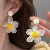 Brincos de flor dopamina estilo férias para mulheres, doces e versáteis para o verão, feitos de chiffon leve como plumas