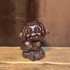 Macaco Esculpido em Ébano Fofo Macaco Espírito do Zodíaco Doze Oferenda Decoração de Mesa em Madeira Maciça Barraca de Ponto Turístico Atacado