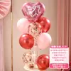 Decoración del Día de San Valentín con globos de columna flotante para eventos festivos en centros comerciales, creando una atmósfera romántica