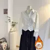 Camisa blanca de manga larga para mujer, estilo coreano, engrosada y forrada de forro polar, de cintura ceñida corta, nuevo diseño de otoño e invierno, elegante y con estilo para ir al trabajo