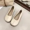 Sapatos rasos de bico redondo em novo estilo, coleção 2026, fáceis de calçar, adequados para primavera e outono, modernos e versáteis, sapatos estilo avó coreano, sapatos casuais