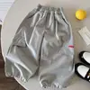 Calça Longa Infantil 2026 Outono Nova Chegada Meninos e Meninas Cor Sólida Múltiplos Bolsos Cargo Algodão Casual Calça Jogger Bebê