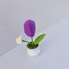 Planta de Tulipa Fechada em Vaso Crochê de Lã Artesanal Transfronteiriça Buquê de Simulação Decoração de Casa Presente de Ano Novo