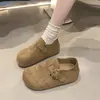 Sapatos femininos estilo Birkenstock retrô 2026 novo modelo casuais de cobertura total para dedos grandes com fivela de cinto e aumento interno de altura, estilo slip-on para o outono