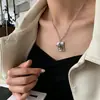 Colar Pingente Quadrado com Letra Estilo Retro Dongdaemun Coreano Pingente de Coelho para Mulheres Nicho Versátil Corrente para Clavícula Hip Hop