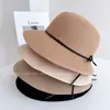 Chapéu de Pescador Minimalista Estilo Commuter Grande na Frente e Pequeno Atrás para Mulheres, Chapéu de Palha de Verão com Proteção Solar e Laço Fino de PU, Chapéu de Sol