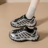 Zapatos casuales para mujer de suela gruesa y bloques de color, nueva colección otoño 2026, diseño de cordones, versátiles y cómodos, parte superior de cuero, zapatillas deportivas tipo "dad shoes", zapatillas para correr