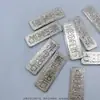 Desarrollo de Etiquetas Pequeñas para Vajilla, Producción y Procesamiento Personalizado Lote Logo Metálico Repujado en Latón Señal Metálica Fondo Mate Personalización