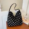 Bolsa de ombro tote casual com poá estilo coreano, nova para o Outono de 2026, leve e de grande capacidade, adequada para a escola e uso diário