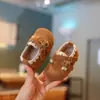 Zapatos Birkenstock para Niñas Primavera/Otoño 2026 Antideslizantes Zapatos Pequeños de Cuero para Niños Moda para Bebés Zapatos de Suela Suave Individuales Zapatos para Caminar para Bebés y Niños Pequeños