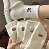 Calcetines Gruesos Cálidos de Invierno para Mujer Blancos de Media Pantorrilla Calcetines de Felpa para el Hogar Patrón Estilo Academia Aleatorio 1 Par