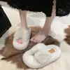 ¡Super grueso super~! Pantuflas mullidas de aumento de altura suave para mujer, se pueden usar afuera, forradas de felpa, suela gruesa, estilo ins, pantuflas de algodón de invierno, blanco, negro