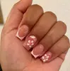 Modelo de Venda Quente para Comércio Exterior: Kit com 24 Peças Estilo Francês Clássico Estilo Gentil e Energético Flor de Hibisco Unhas Postiças Quadradas Curtas Fofas Venda por Atacado