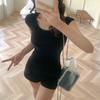 Foto Real de Camiseta Simple de Cuello U de Manga Corta para Mujer Verano Nuevo Versátil Básico Color Puro Entallada Hombro Derecho