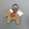 Llavero de Pony Car Hecho a Mano, Lindo Colgante de Pony, Regalo Creativo de Pareja de Animales, Personalización de Accesorio de Bolso de Alta Gama