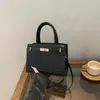 Bolso tejedor casual retro estilo europeo y americano para el trabajo, bolso de mano chic minimalista de lujo ligero 2026, bolso de hombro, bolso cruzado para mujer