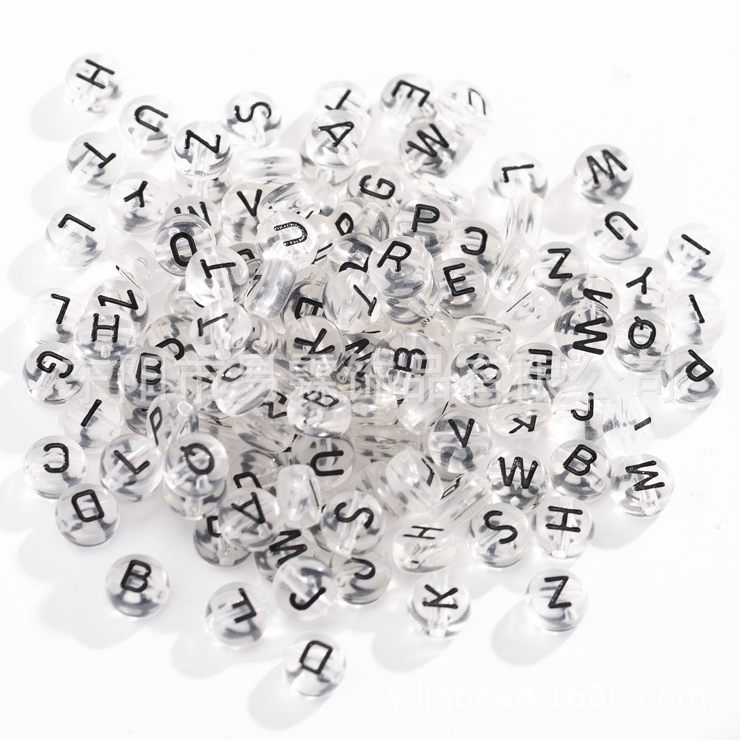 ~890