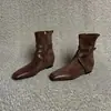 Botas de cuero suave de punta cuadrada estilo francés, un diseño de nicho que estiliza las piernas, nueva colección otoño/invierno, con alza interior, detalle de hebilla y cremallera lateral, botas largas para mujer