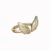 Anillo de Dedo Retro Europeo y Americano con Alas Talladas Abierto para Mujer Versátil Geométrico de Aleación Anillo de Dedo al por Mayor Joyería para el Pie Mujeres