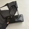 Bolso de axila de diseño nicho estilo coreano, retro y sofisticado, versátil con cinturón de remaches, gran capacidad, adecuado para ir al trabajo, bolso de hombro tipo tote