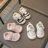 Zapatos de bebé para caminar con suela blanda, Zapatos deportivos transpirables para niñas Primavera y Otoño 2026, Zapatos deportivos para bebés de niños y niñas con bloques de color y velcro