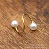 Acero de Titanio Dorado Barra Fina Pendientes de Perla Estilo Japonés y Coreano Clavo de Oreja Simple para Mujer Clavo de Labio de Fondo Plano Pendientes de Perla Distintivos