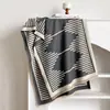 Otoño e Invierno Nuevo Chal Grande Geométrico de Imitación Cachemir Bufanda Cálida para Habitación con Aire Acondicionado Decoración Exterior Multicolor Estampada para Mujer