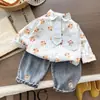 Conjunto de Roupa de Menino para Primavera 2026 Novo Estilo Meninos Camisa com Gravata de Desenho Conjunto de Duas Peças Roupas de Primavera e Outono para Meninos
