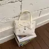 Bolso de Mano de Moda con Relieve de Mariposa para Mujer 2026 Nuevo Estilo Bolso Cruzado de Hombro Texturizado Bolso Cubo de Gran Capacidad para el Trabajo