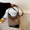 Bolso Cubo Tejido Calado Transfronterizo 2026 Nuevo de Moda Sensación de Alta Gama Bolso de Hombro Cruzado Gran Capacidad Versátil Bolso para Viajes Diarios