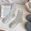 Calcetines de Lana Estilo Coreano con Etiqueta de Tela de Lunares de Huevo, Calcetines de Tubo Medio Gruesos, Cálidos para Otoño e Invierno, Color Café, Calcetines de Invierno para Mujer