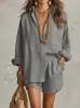 Conjunto de Camisa e Shorts Estilo Preguiçoso Europeu e Americano, Cor Sólida da Moda, Conjunto de Duas Peças para Mulheres, Lançamento Primavera/Verão 2026 da Amazon