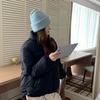 Sombrero de lana casual versátil estilo ins otoño e invierno 2024, gorro de parche tejido azul leche, cálido para circunferencia de cabeza grande, gorro para el frío