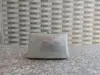 Fornecimento Direto em Estoque para Mercados Europeus e Americanos Transfronteiriços: Mini Bolsa de Festa Metálica de Fundo Plano com Strass, Pequena Bolsa de Mão Clutch com Enfeite Completo de Strass