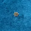 Fuerte Retención de Color Chapado en Oro de 14K Incrustaciones de Circonita Soporte de Copo de Nieve Flor de Cuatro Hojas Porta Cuentas de Flor de Ciruelo Accesorios para Joyería de Cuentas DIY