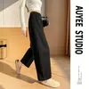 Calça cinza, cropped, de corte largo e solta - o novo estilo de 2026, um conjunto moderno de inspiração coreana, com caimento relaxado, perfeito para o outono