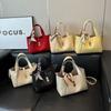 Bolsa de Mão Textura High-End Feminina 2025 Nova Nicho Ombro Único Bolsa Balde Transversal Cesto de Legumes Bolsa Tote Commuter