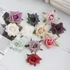 En stock adorno de tocado de rosa recta rizada artificial decoración retro europea rosa recta rizada cabeza de rosa flor falsa flor de seda