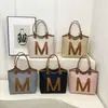 Bolsa de Ombro Tote com Estampa de Letras de Grande Capacidade, Nova Tendência Primavera 2026, Simples, Casual, Estilosa, para usar sob o braço